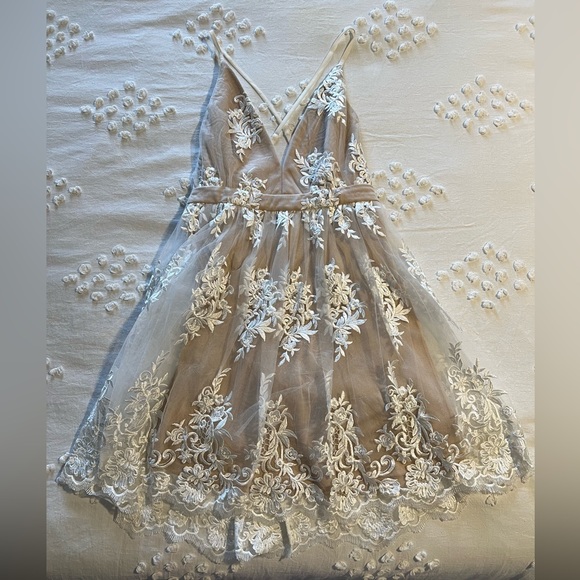 Lulu’s Lace Dress - Picture 2 of 4